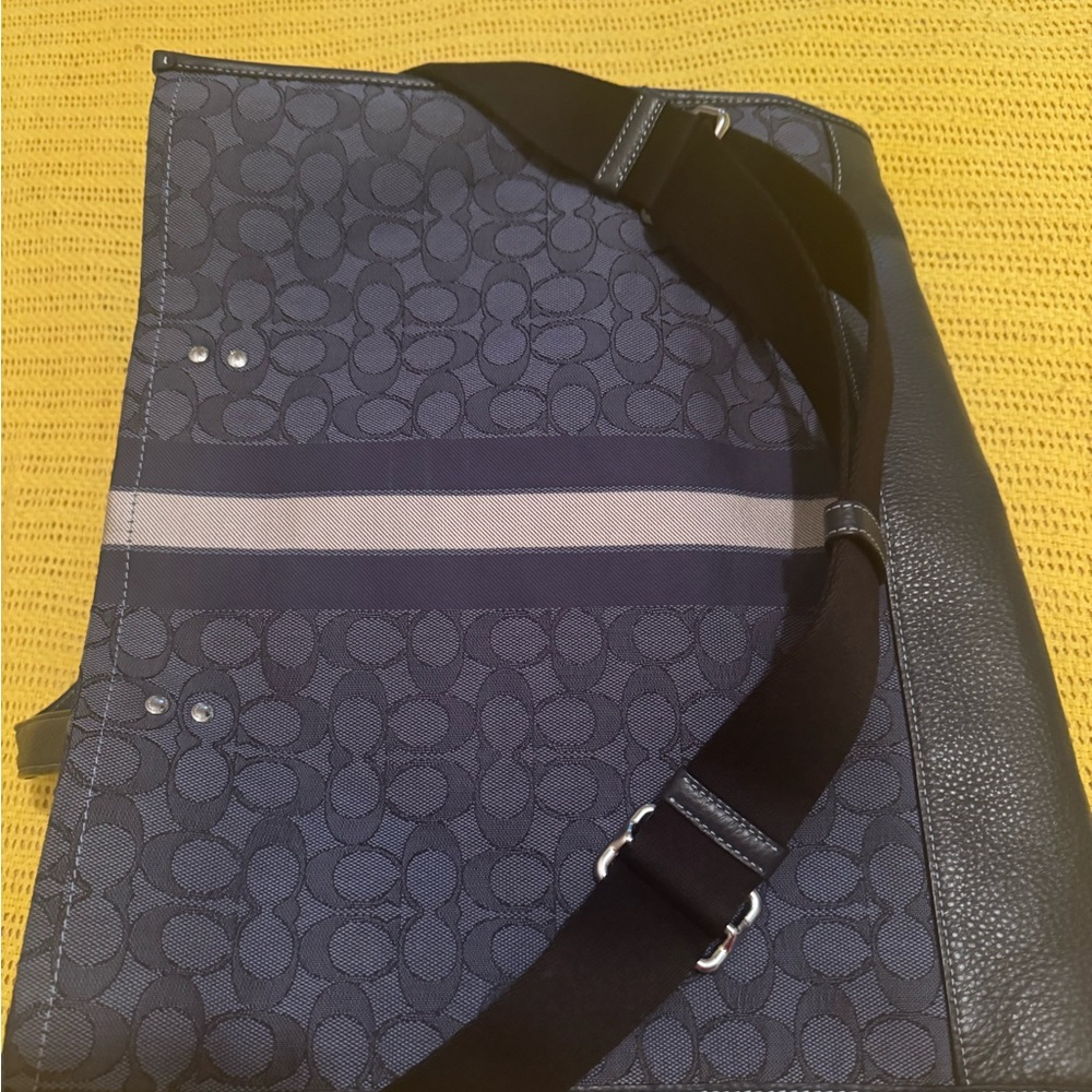Coach Dempsey Women’s x-large navy tote.